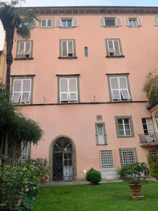 Loft Moderno Ubicato Nel Centro Storico Di Lucca Apartment Exterior photo